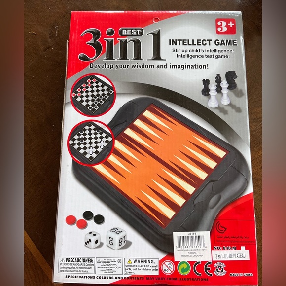 NWOT GAME BOARD AND PIECES - Picture 4 of 5